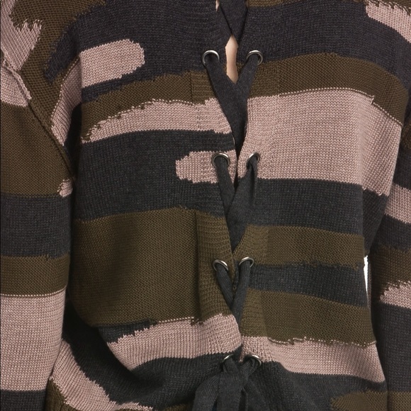 HOST PICK GI Jane Camo Print Sweater - Picture 5 of 6