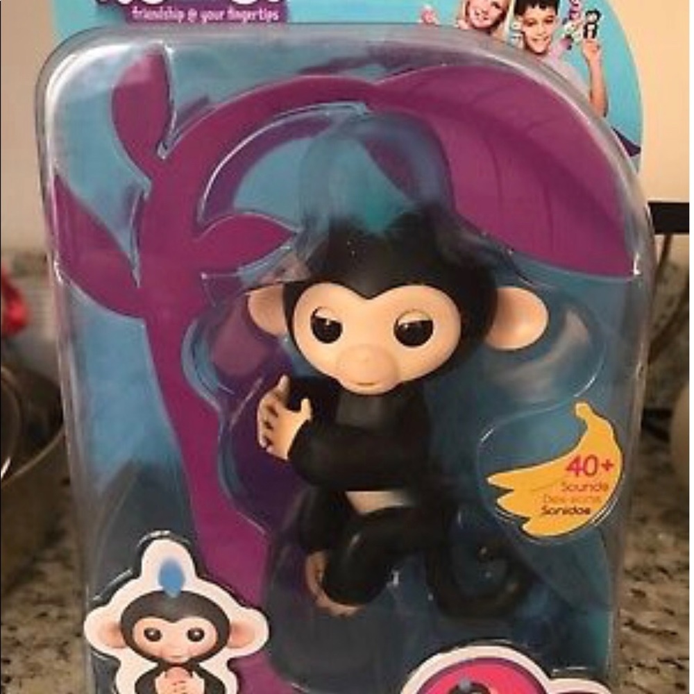 Authentic Black Finn Fingerling by WowWee