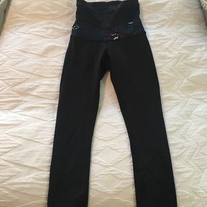 Lululemon Black crops size 2