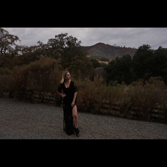 Honey Punch Dresses & Skirts - Beautiful Honey Punch black lace maxi dress