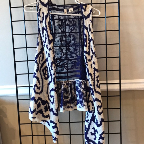 Vest - Picture 1 of 4