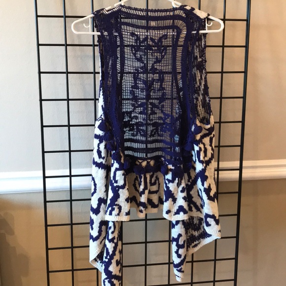 Vest - Picture 2 of 4