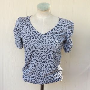 Cute leopard print knit top with puff sleeve