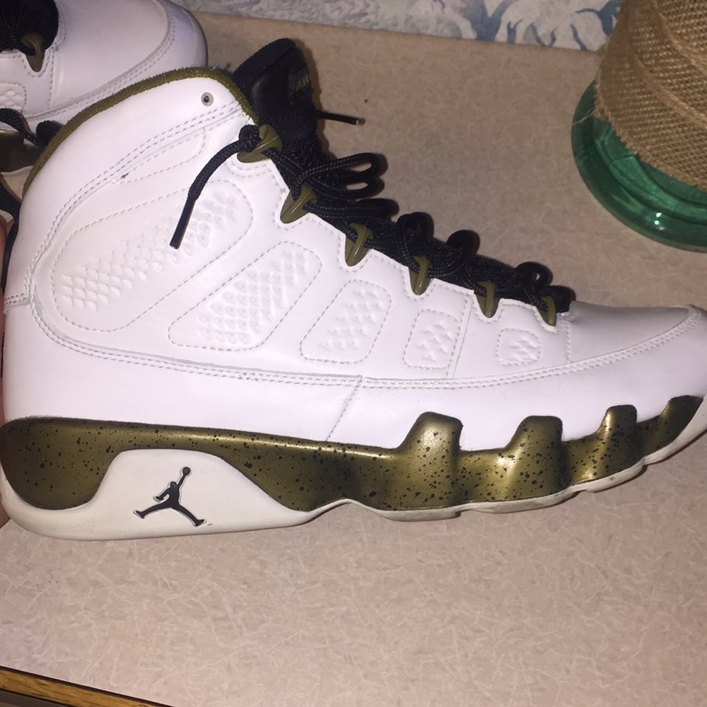 Air Jordan statue 9’s