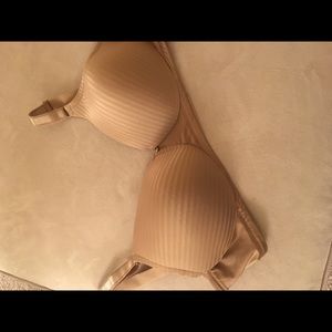 Sale🎉Warners soft cup , lightly lined  bra 38C