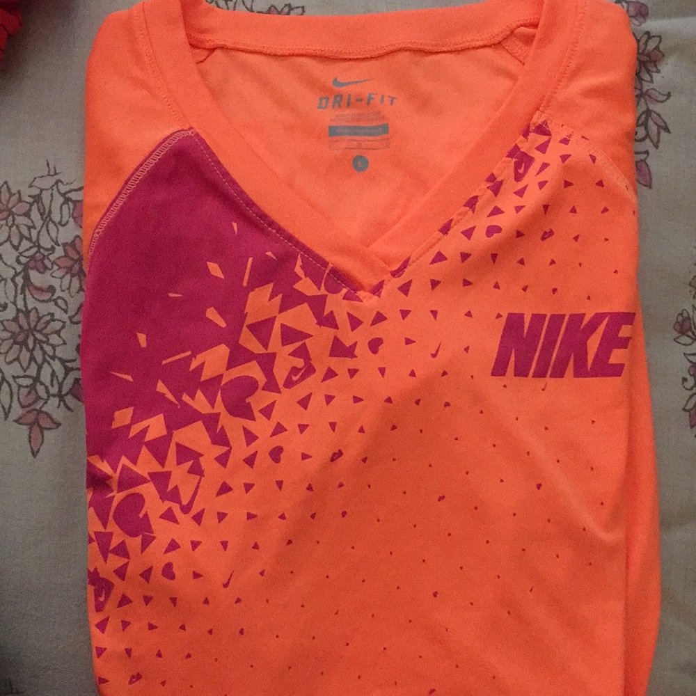 Nike DRI-FIT shirt!💞