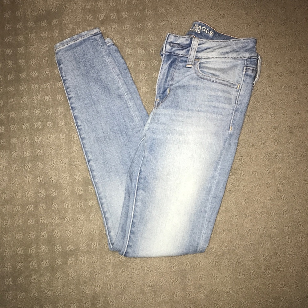 BRAND NEW LIGHT WASH AMERICAN EAGLE JEGGINGS
