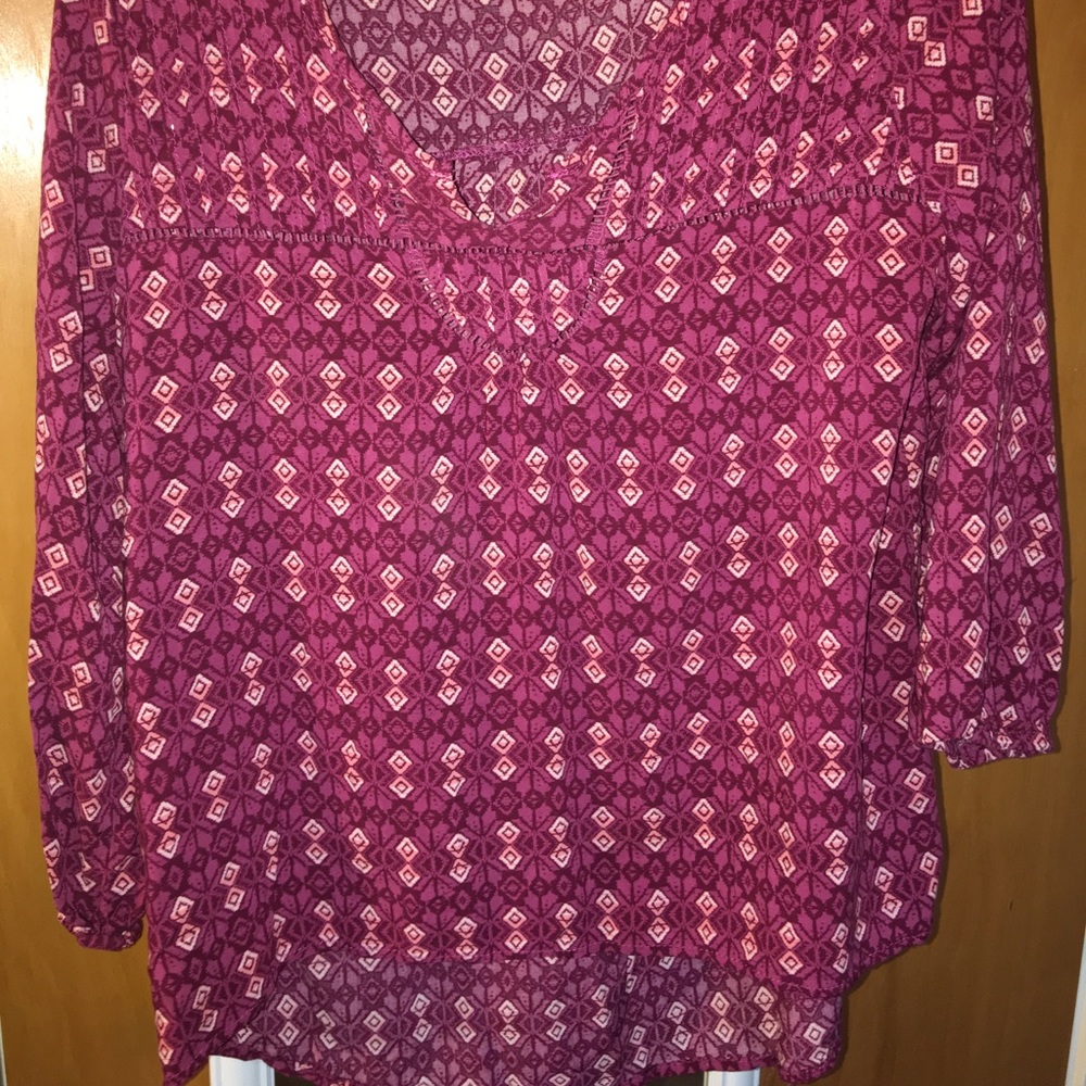 Blouse. Quarter length sleeves.