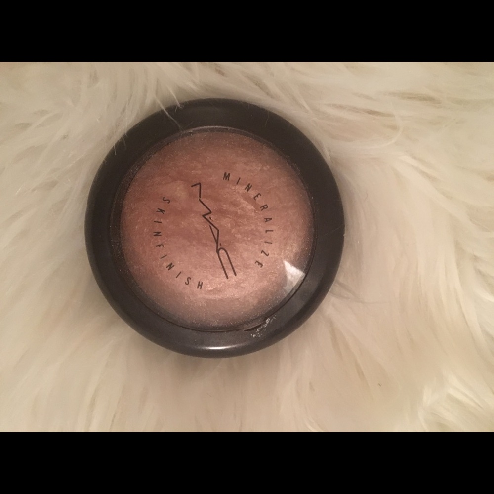MAC Mineralized Skinfinish