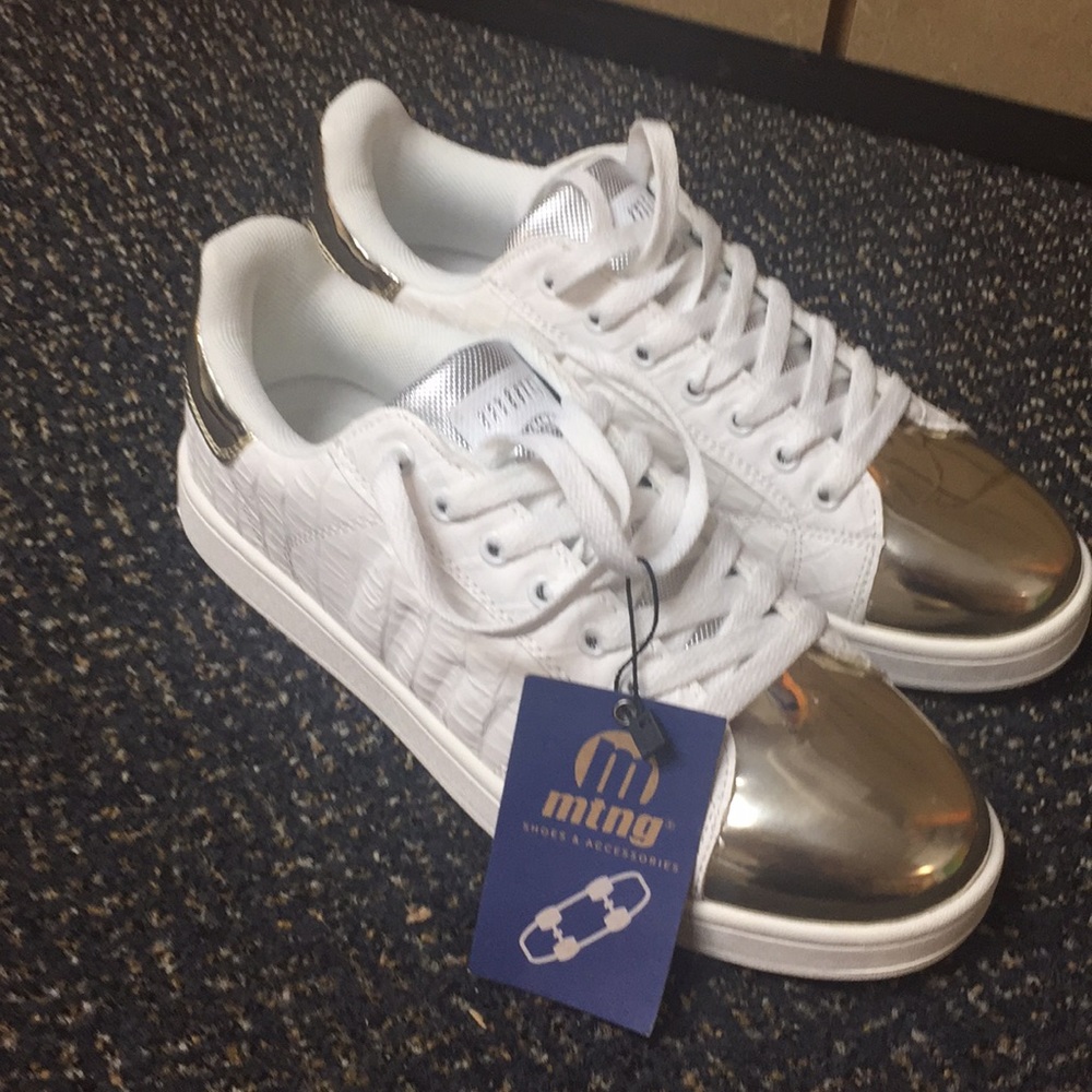 Sneakers gold and white