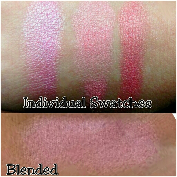 LAST 1! Makeup Revolution Blushing Hearts Blush - Picture 4 of 4