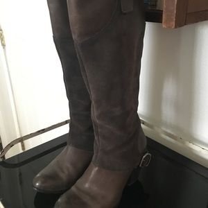 Fergie Brown boots wide calf!
