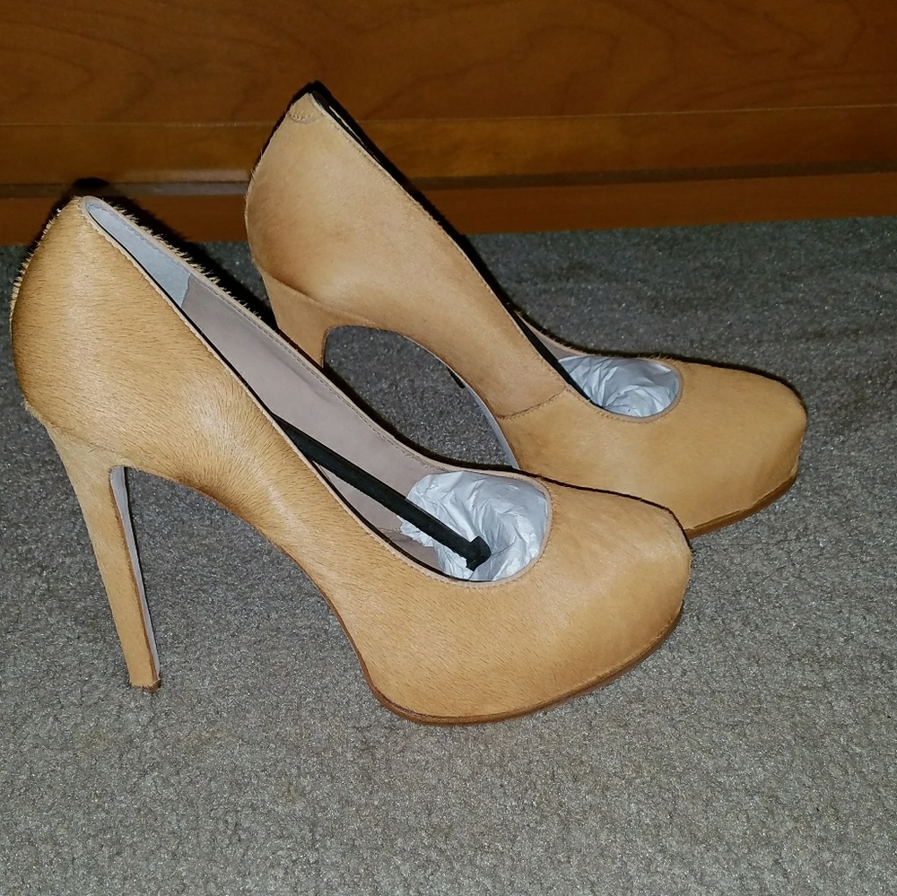 Pour LaVictoire camel baby pony heels size 10