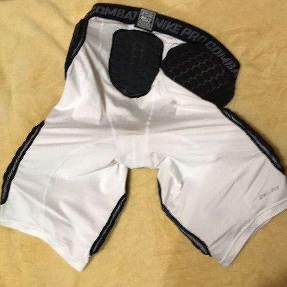 Nike Pro Combat Dri-Fit - Picture 2 of 5