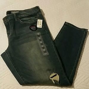 Aeropostale Seriously Stretchy Jeggings. 16R