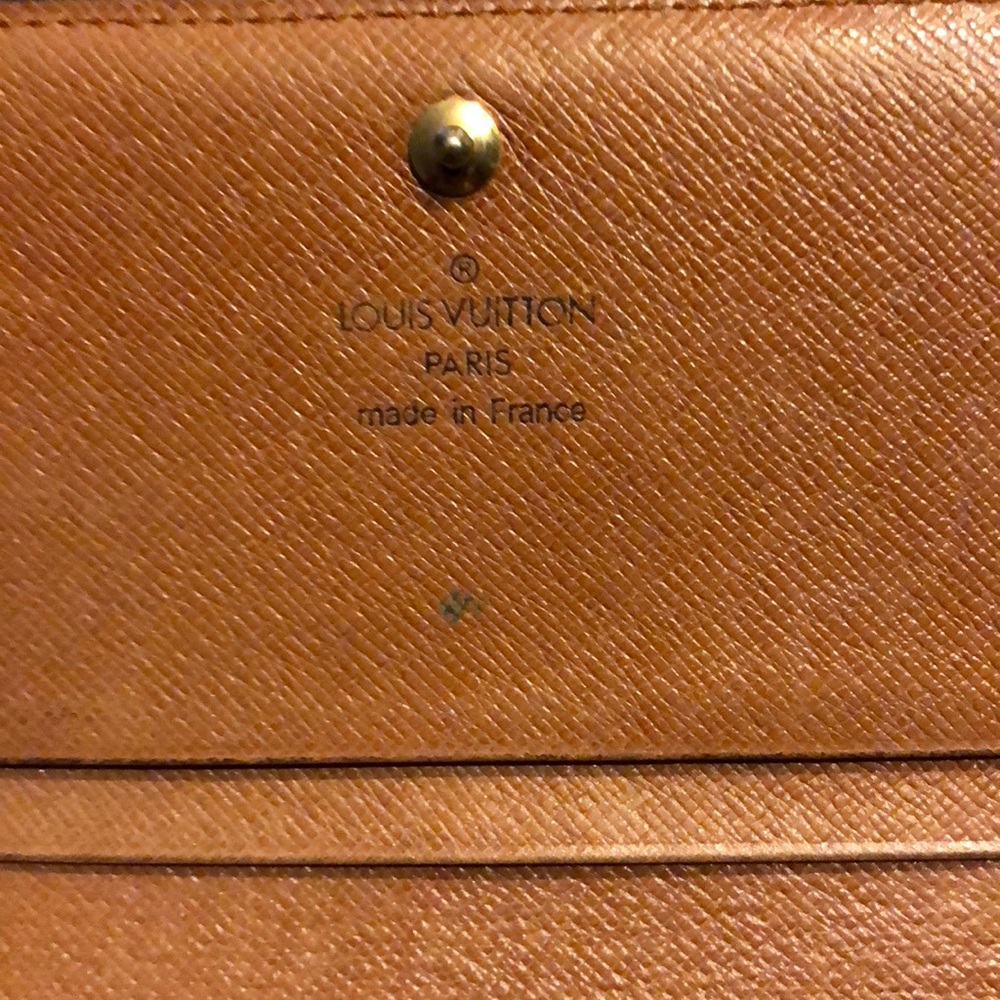 Authentic Louis Vuitton wallet - Picture 3 of 8