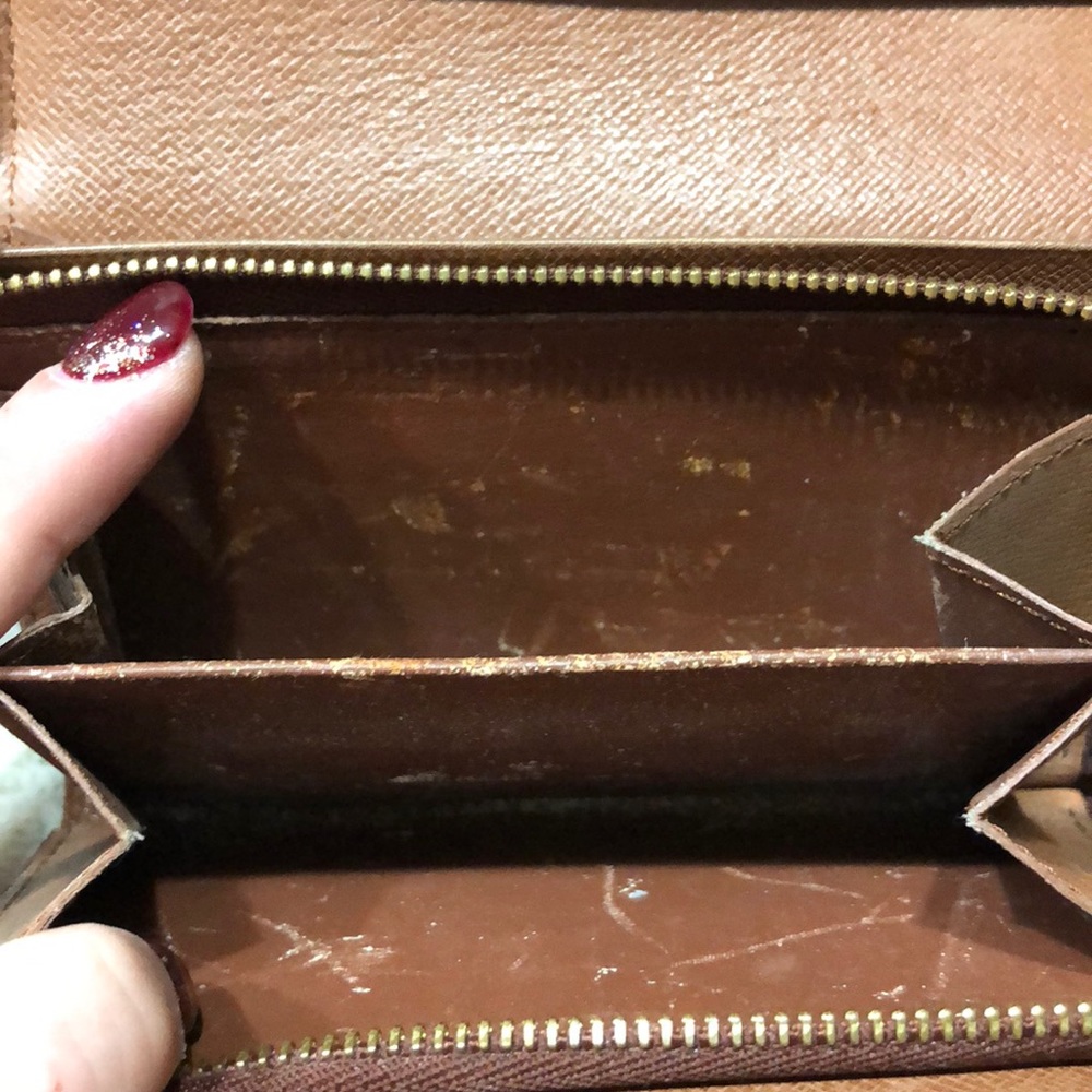 Authentic Louis Vuitton wallet - Picture 5 of 8