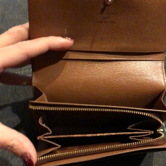 Authentic Louis Vuitton wallet - Picture 4 of 8