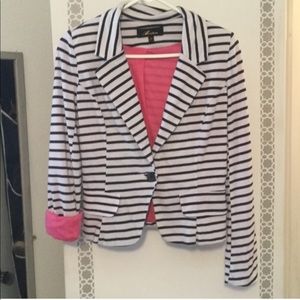 💘 Valentine’s SALE! Super cute blazer