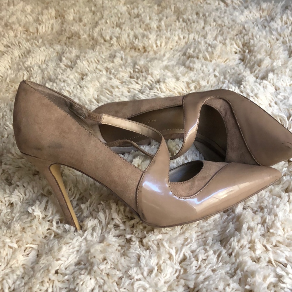 Bcbg nude classy heel