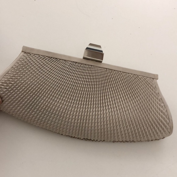Shell Clutch - Picture 2 of 6