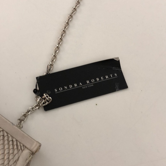 Shell Clutch - Picture 5 of 6