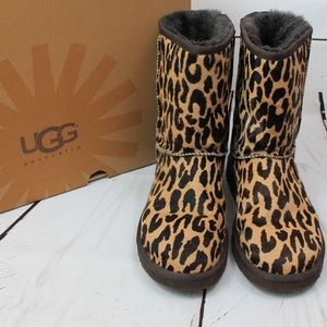 UGG