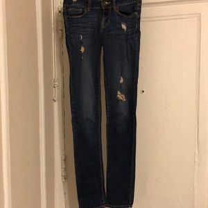 On trend distressed skinny jeans