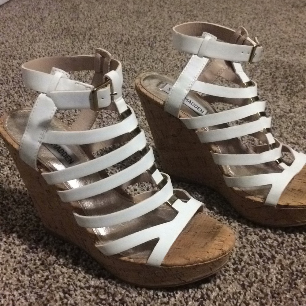 Cute barely worn Steve Madden Wedge heels