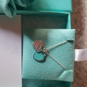 Tiffany MINI DOUBLE HEART TAG
PENDANT NECKLACE