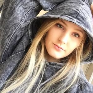 Meet your Posher, Lydia