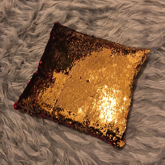 Sequin Changing Pillow - Picture 3 of 4