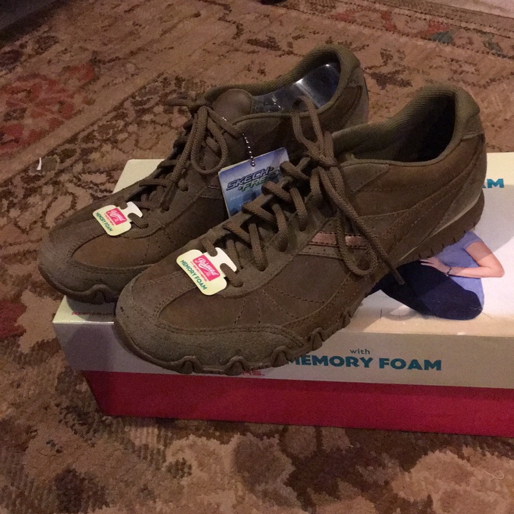 Skechers Relaxed Fit w/ memory foam shoes