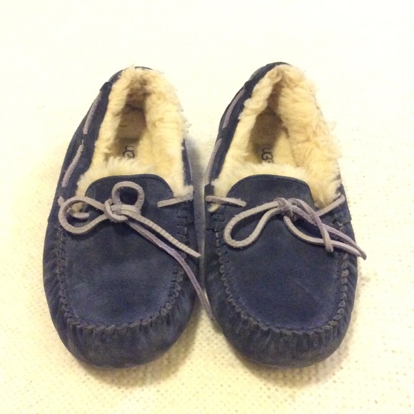 🌺 UGG Slip-on Shoes 🌺 - Picture 2 of 4