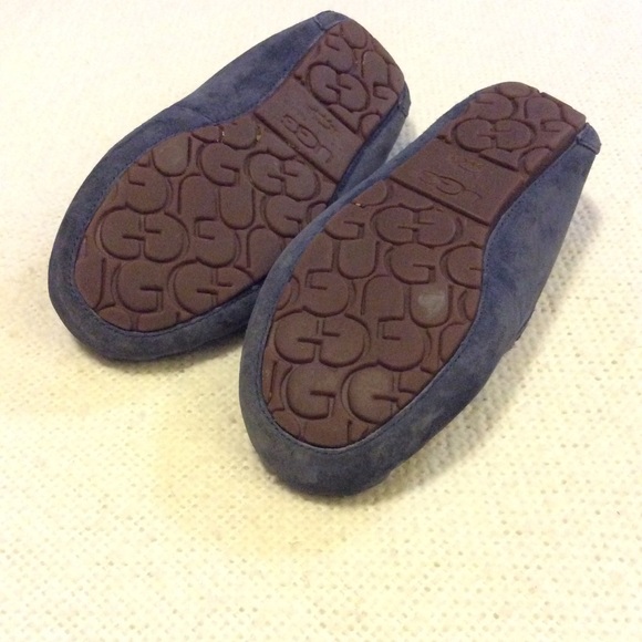 🌺 UGG Slip-on Shoes 🌺 - Picture 4 of 4