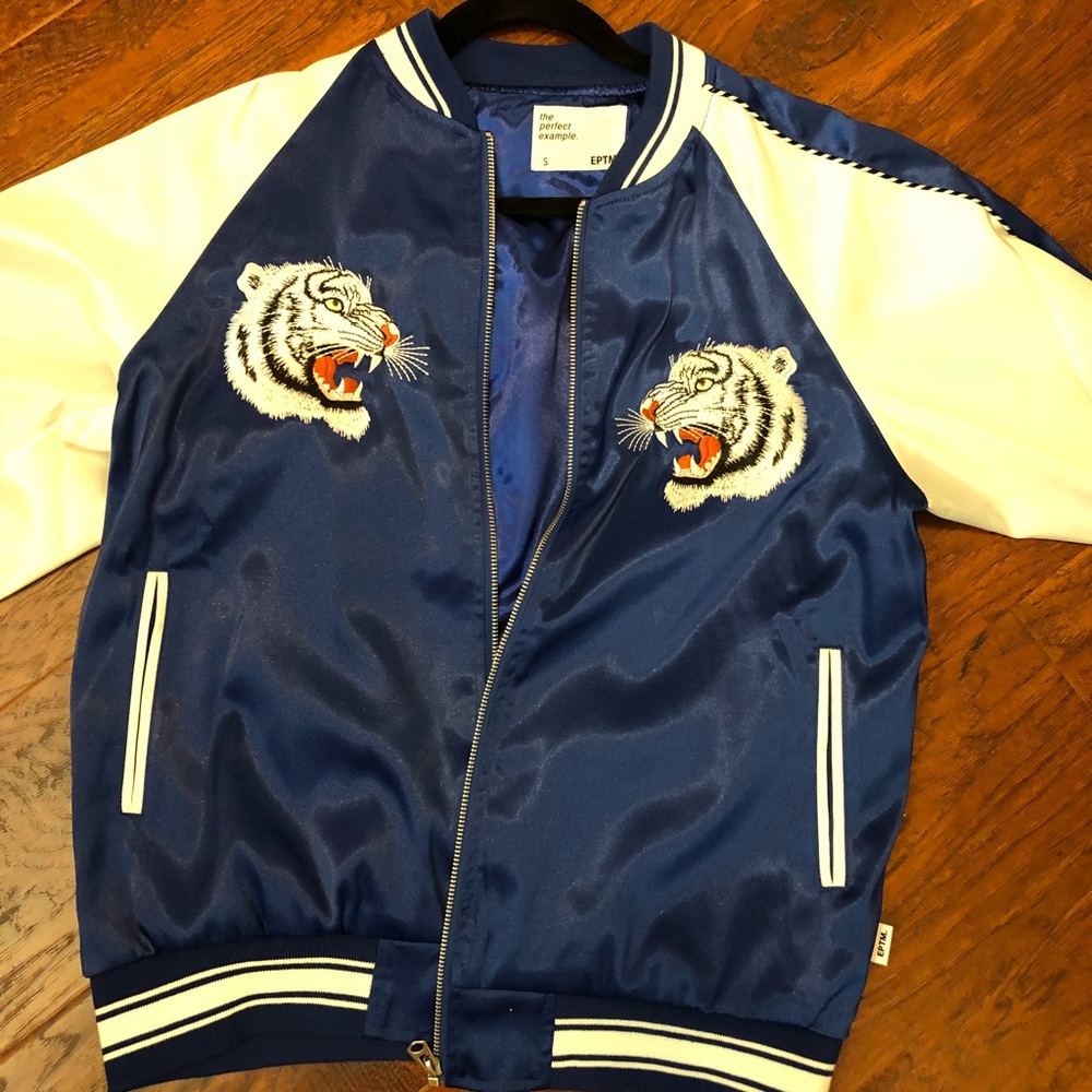Bomber jacket