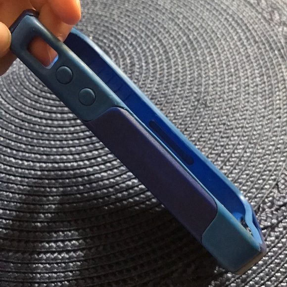 Blue iPhone 4 otterbox case - Picture 3 of 3