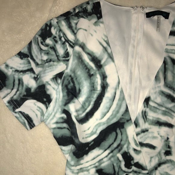 🆕 deep V neck romper🆕 - Picture 3 of 3