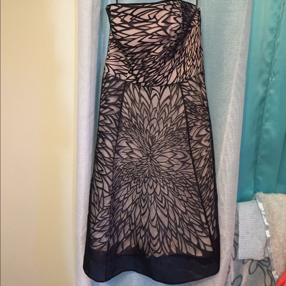 Beautiful dress .White house black market