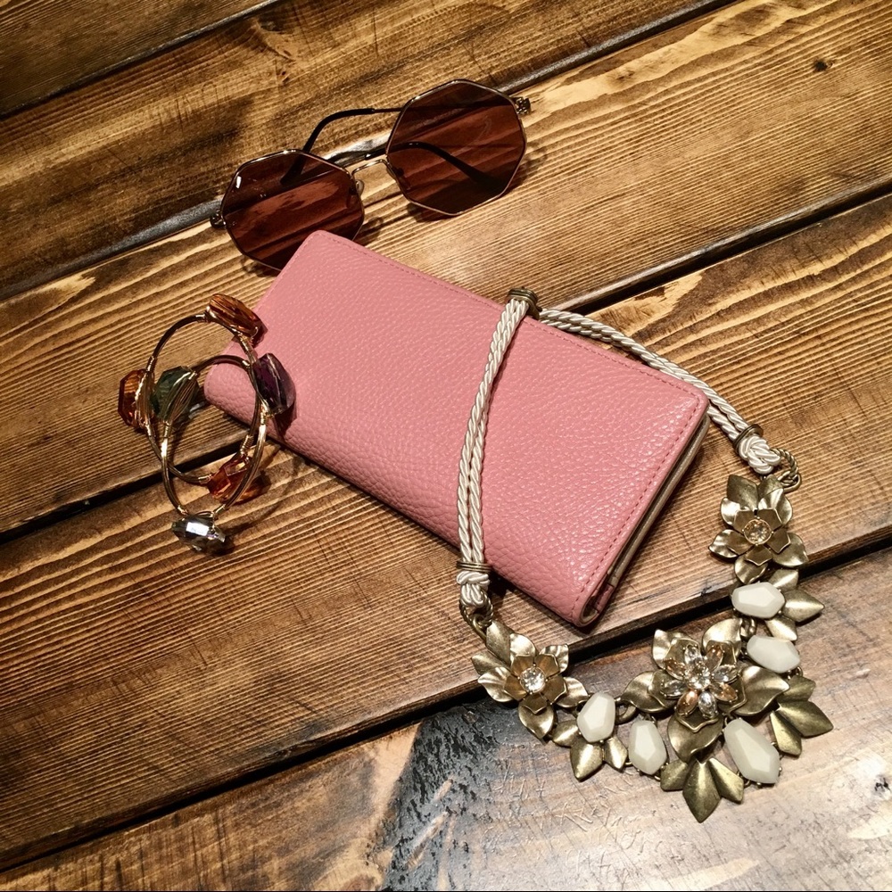❗️NEW❗️Blush Charming Charlie Wallet