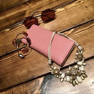 ❗️NEW❗️Blush Charming Charlie Wallet