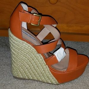 New Charles David Native Orange leather wedges
