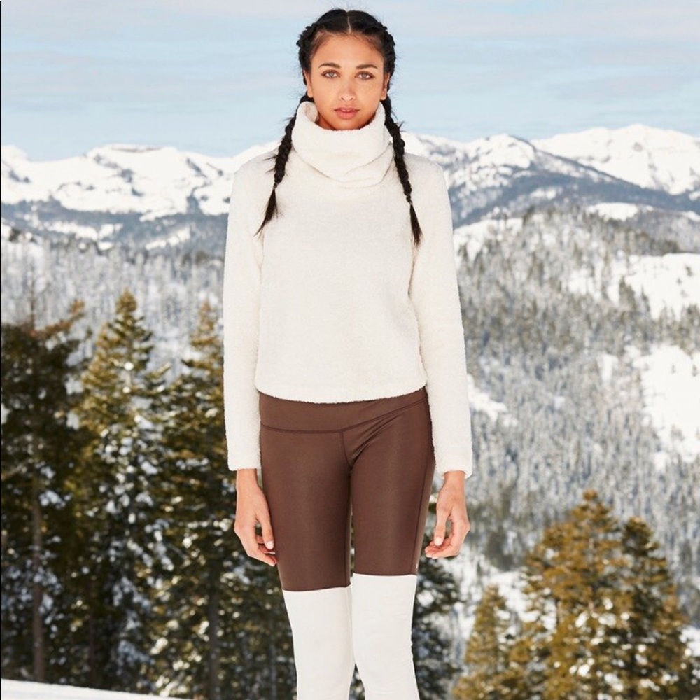 Alo Asker Sherpa Crew Pullover in Natural
