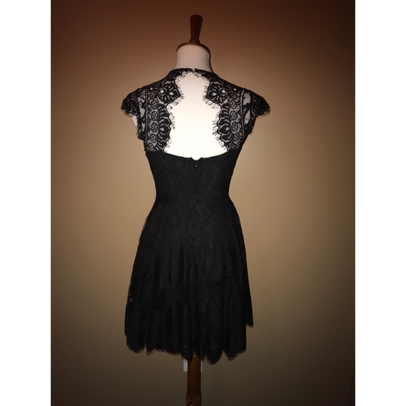 Black lace dress - Picture 2 of 4
