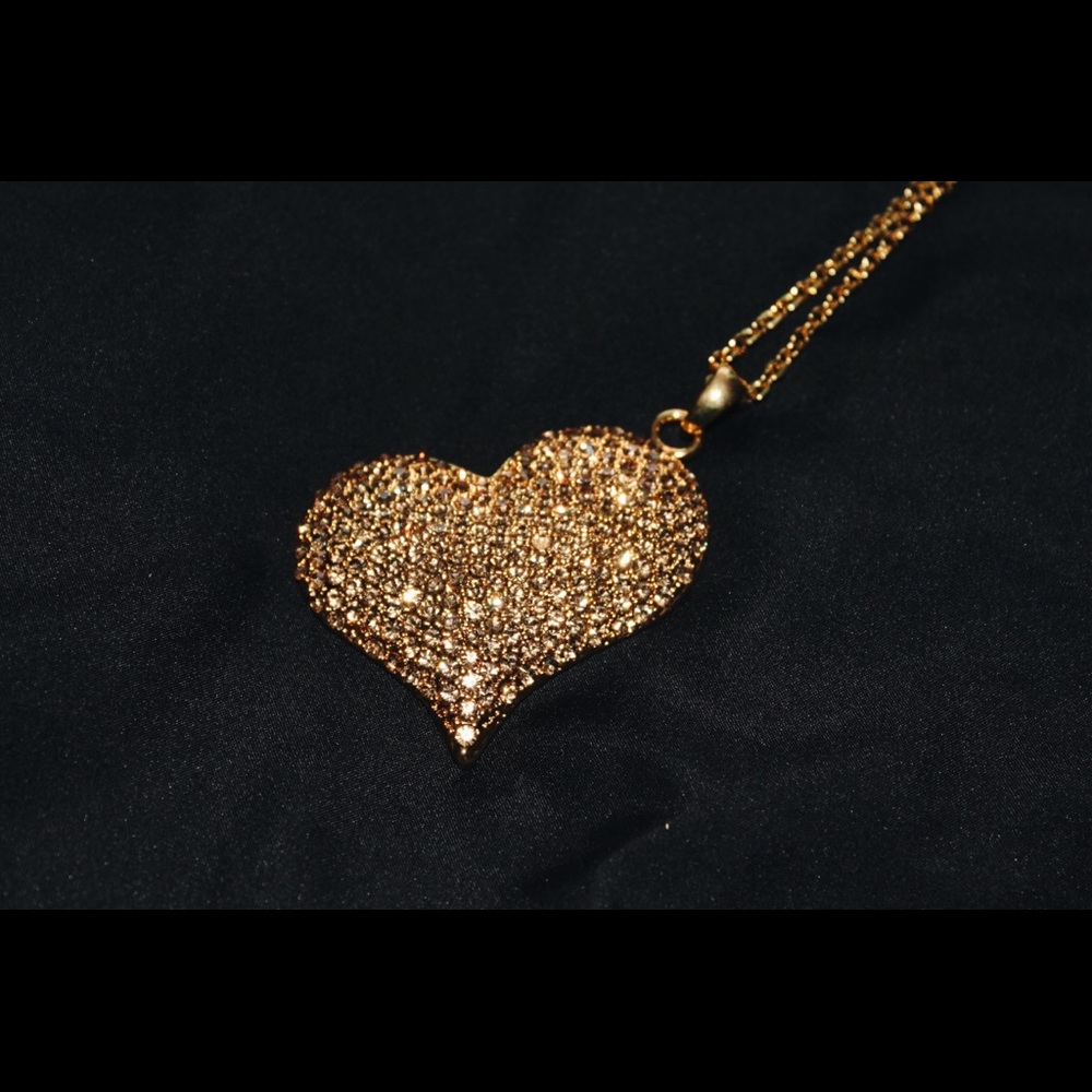 Traci Lynn Gold Heart Necklace 🧡✨