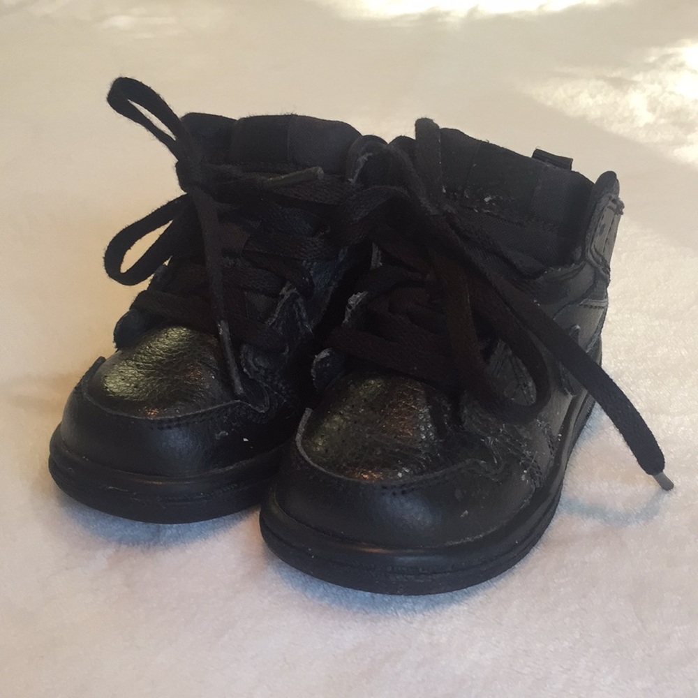 Used toddler Jordan 1s