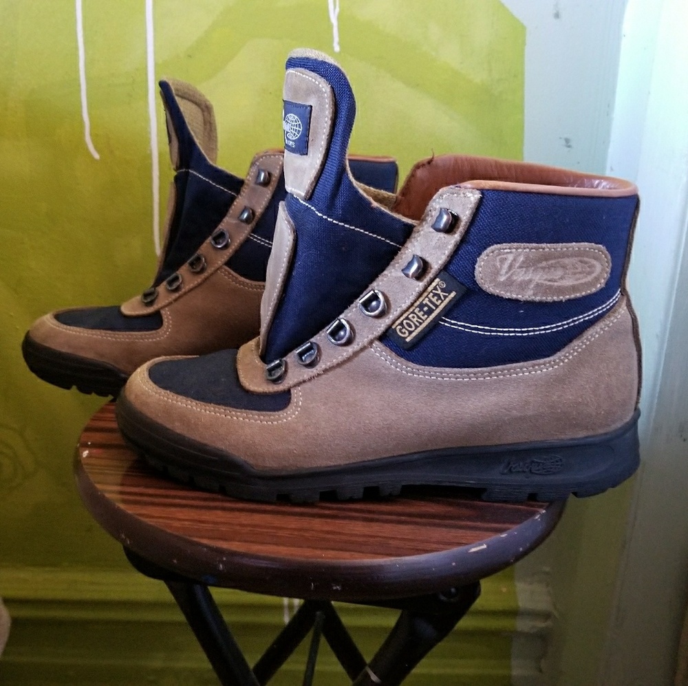 ***VASQUE SKYWALK GORE-TEX BOOTS***