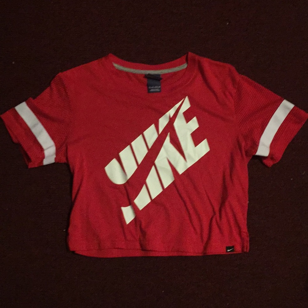 Nike Cropped tee