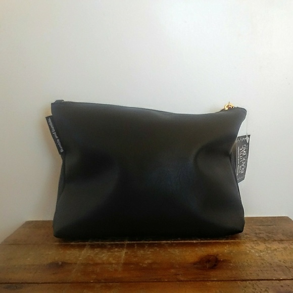 Bumble and bumble Ltd Ed Holiday Cosmetic Case - Picture 2 of 8