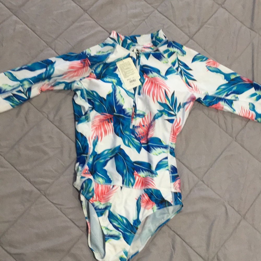 size L but smaller , so its more Medium